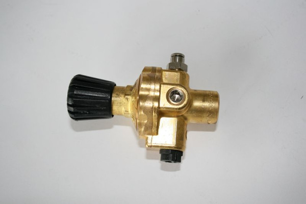 Riduttore di pressione ELMAG per bombole usa e getta (versione in metallo) per tubo Ø 4mm, 54120